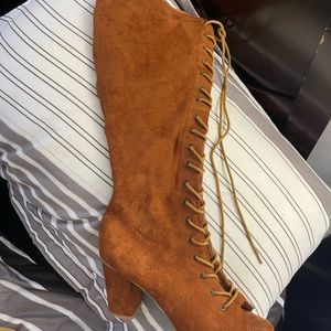 Fashionnova boots only worn 3 times in great condition